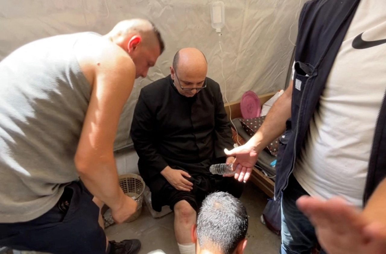 Ataque contra paróquia em Gaza, padre Romanelli ferido