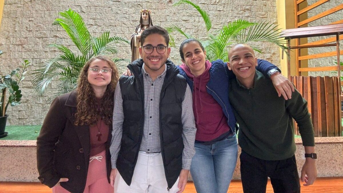 Brasileiros chegam a Roma para Jubileu dos Jovens