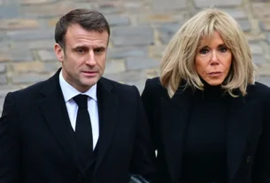 Brigitte Macron chora a morte da irmã e sobrinha em apenas duas semanas