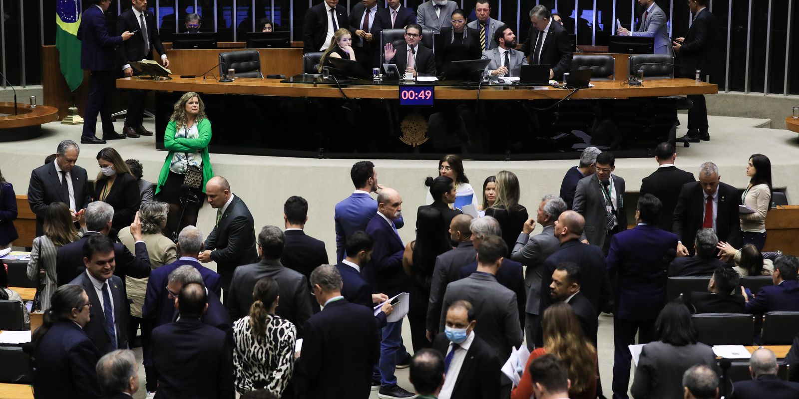 Câmara aprova urgência para projeto que corta subsídios tributários