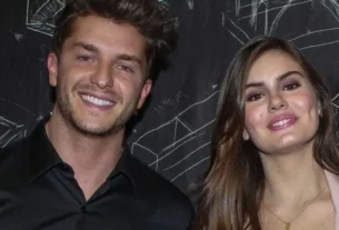 Camila Queiroz e Klebber Toledo anunciam gravidez