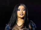 Cardi B é processada por agressão após jogar microfone em fã durante show