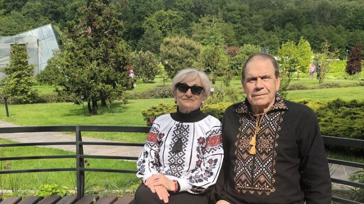 Casal de refugiados ucranianos idosos que reencontrou uma nova vida