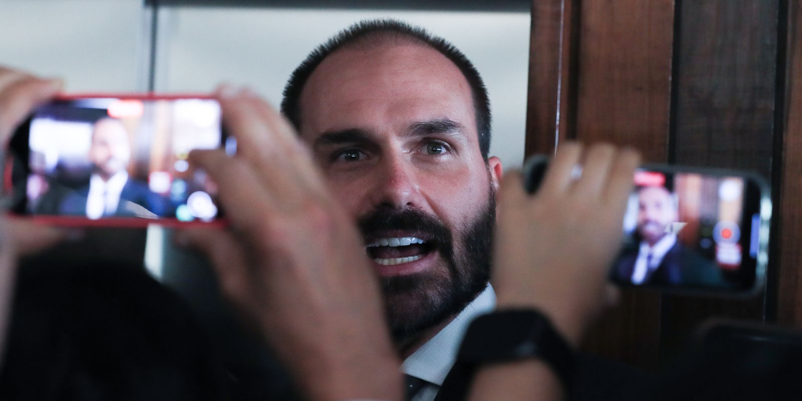 Eduardo Bolsonaro diz que não renuncia ao mandato