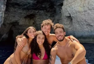 Filhos de Ronaldo Fenômeno posam juntos durante férias na Espanha