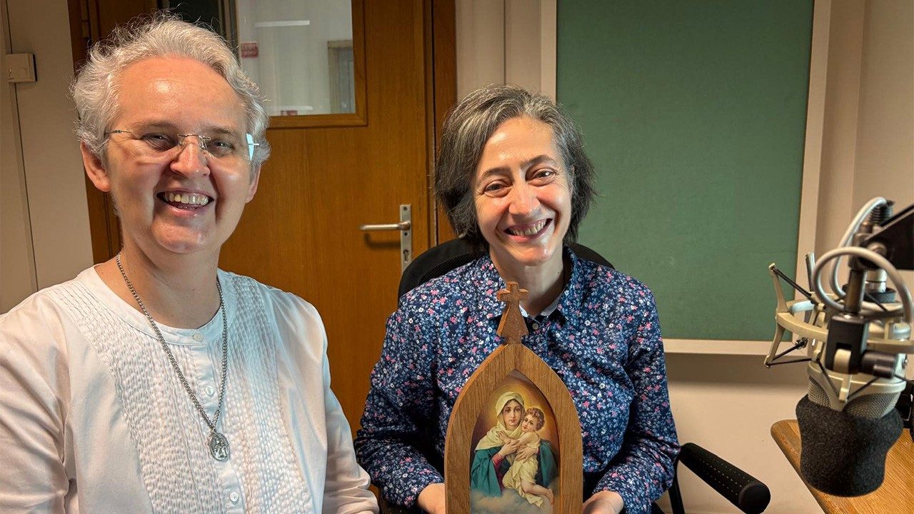 Irmãs de Maria de Schoenstatt, Maria Júlia e Clades Maria: a missão em Roma e na Itália