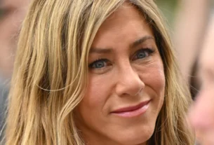 Jennifer Aniston é vista com novo affair durante viagem a Maiorca
