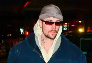 Justin Bieber lança álbum e é elogiado nas redes sociais