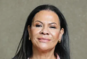 Mãe de Marília chora, nega alienação e diz que “morreu de novo” sem Léo