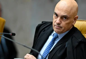 Moraes determina que réus militares troquem farda por roupa civil, e defesas questionam decisão