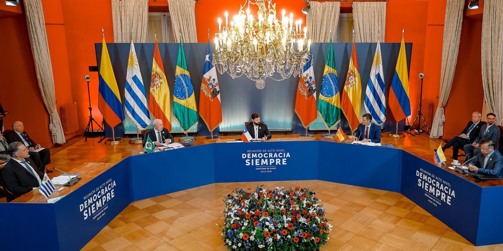 No Chile, Lula defende democracia e redução das desigualdades