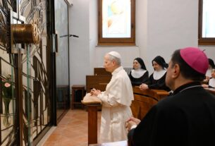 O Papa às clarissas: é belo que a Igreja conheça a vida de vocês