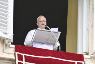 Papa no Angelus: não se pode rezar a Deus como “Pai” e depois ser duro com os outros
