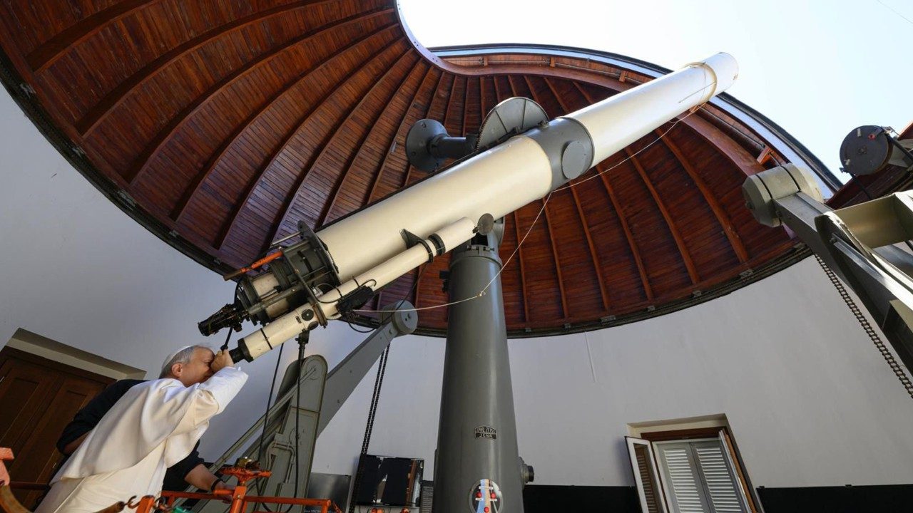 Papa visita Observatório Astronômico do Vaticano