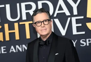 Stephen Colbert xinga Donald Trump no 'The Late Show' após cancelamento