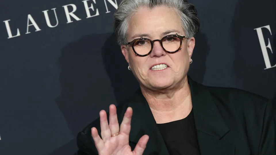 'Velho desalmado', diz atriz Rosie O'Donnell após ser ameaçada por Trump de perder cidadania