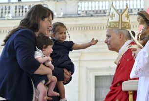 A family meets Pope Leo XIV at Holy Mass on the Solemnity of Pentecost, for the Jubilee of Movements, Associations and New Communities, on June 8, 2025