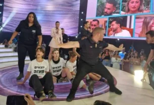 ATIVISTAS INTERRORPemem Big Brother Israel Em Protesto Por Cessar-Fogo Em Gaza