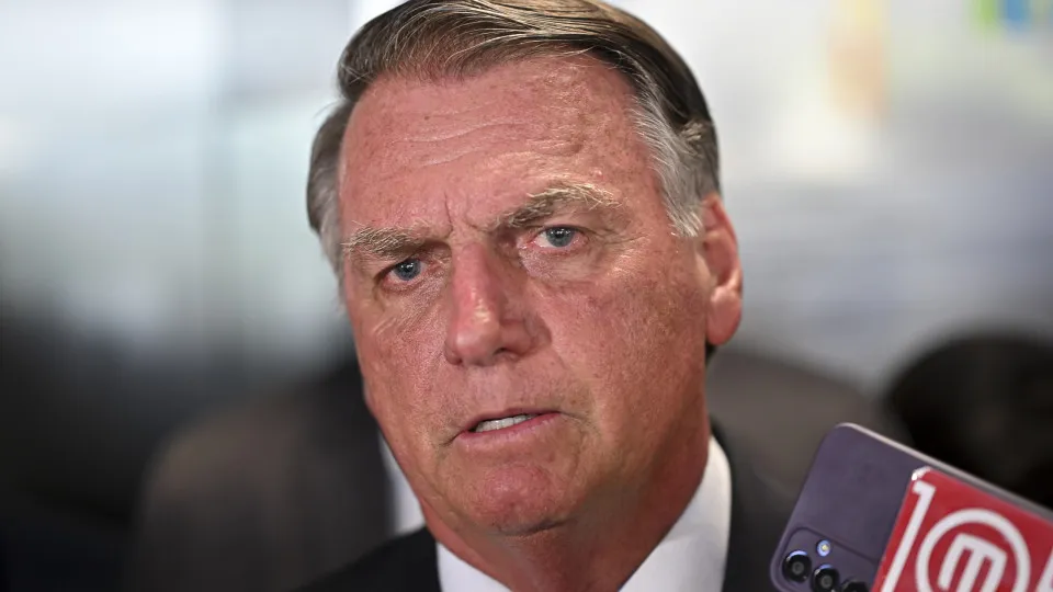 Advogados de Bolsonaro têm até quarta para entregar defesa ao STF