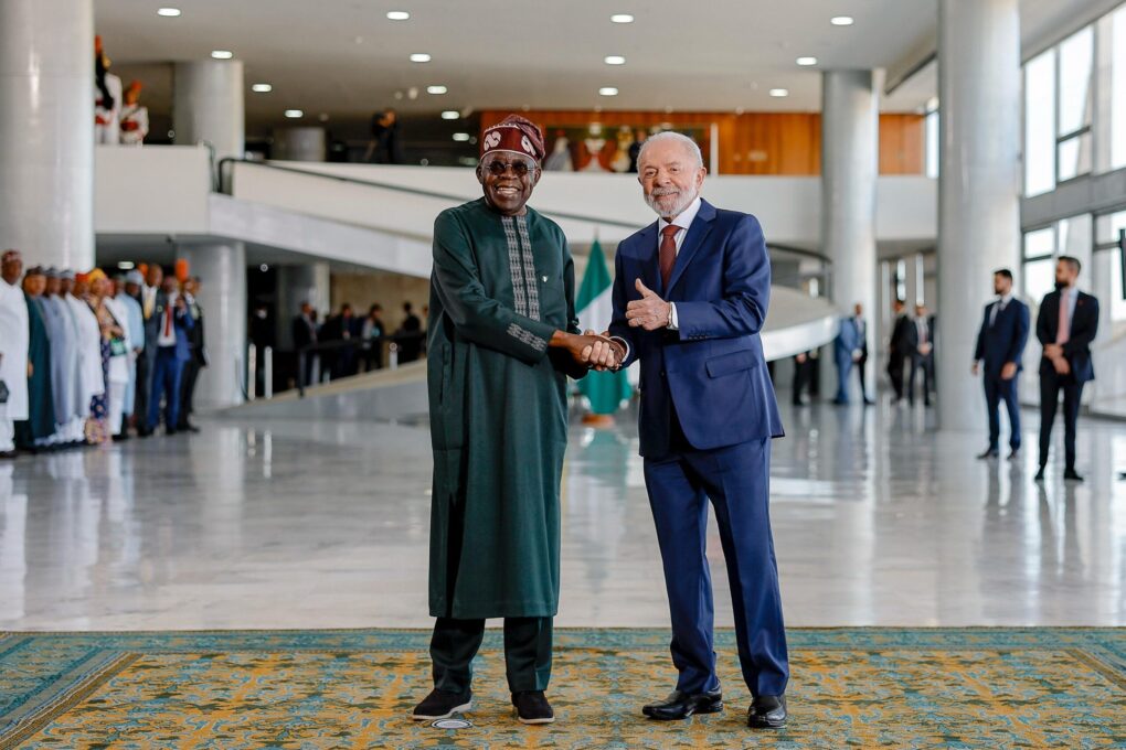 Brasil e Nigéria apostam no livre comércio no momento em que 'ressurgem protecionismo e unilateralismo', diz Lula