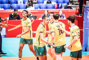 Gabi Guimarães é recepcionada com carinho no Mundial de Vôlei, na Tailãndia. (Foto: Reprodução / @cbvolei)
