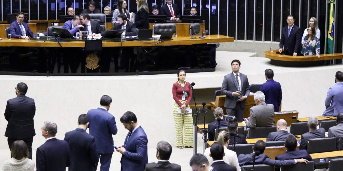Câmara aprova projeto contra adultização de crianças na internet