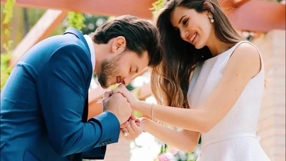 Camila Queiroz e Klebber Toledo Anunciam Sexo