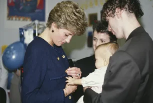 Cápsula do tempo da príncipe diana é aberta em hospital de Londres