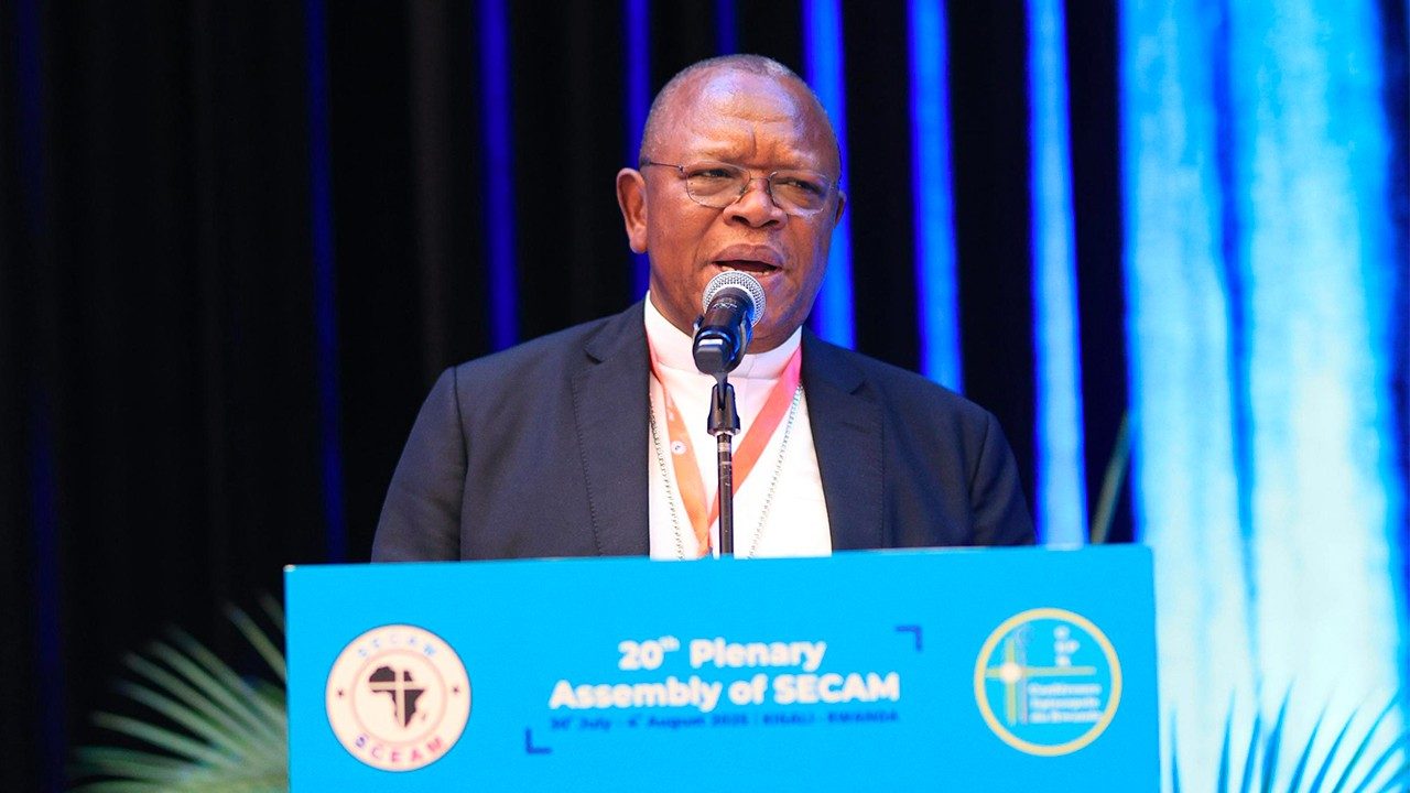 Cardeal Ambongo encoraja uma liderança para a Igreja em África e nas ilhas