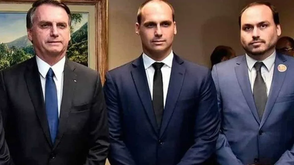 Carlos e Eduardo Bolsonaro dizem que governadores de direita agem como ratos e oportunistas