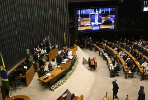Centrão e oposição querem limitar regulação de big techs a temas denunciados por Felca