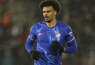 Chelsea coloca dez jogadores à venda para liberar espaço no elenco