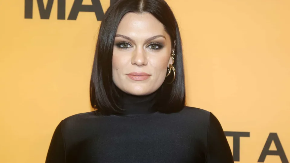Com câncer, Jessie J ATualiza Estado de Saúde: "O Meu Cabelo Está Caindo"
