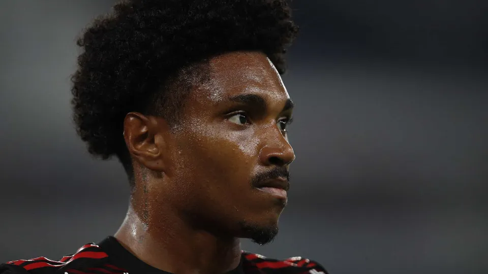 Corinthians anuncia contratação do atacante Vitinho, ex-Flamengo, até 2026