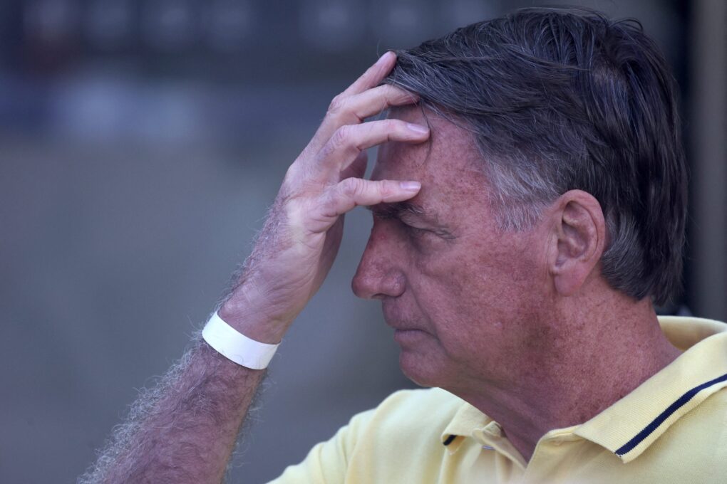 Defesa de Bolsonaro envia a Moraes atestado que comprova ida a hospital para realização de exames
