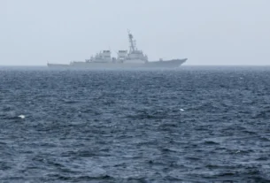 Estados Unidos enviam navios de guerra a águas da Venezuela e usarão 'toda a força' contra Maduro
