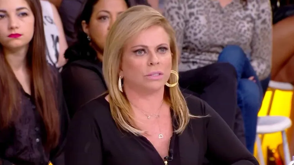 Ex-Namorado Agride Jovem Durante Gravaça do Programa Casos de Família