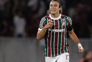 Fábio pega pênalti que não vale, Fluminense empata com Internacional e vai às quartas