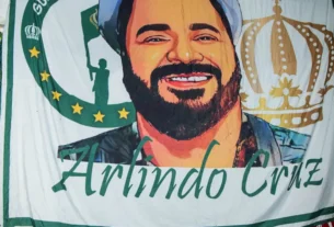 Fãs, Amigos e familiares Se Despedem de Arlindo Cruz, Na Impétion Serrano