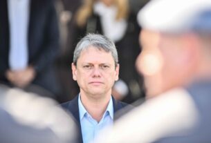 Filiação de Tarcísio ao PL depende de plano para 2026, avaliam aliados