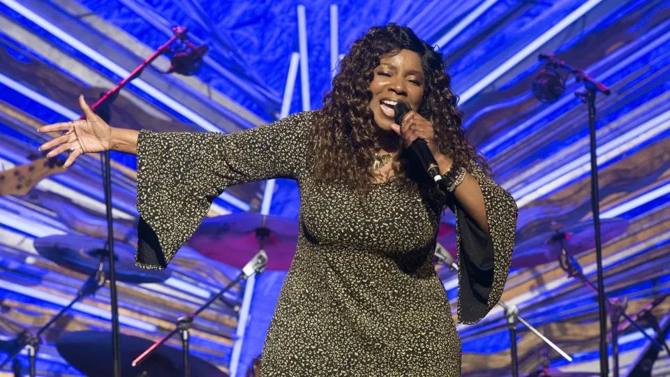 Gloria gaynor, de 'I Will sobreviver', Faz Doaia para Partido de Donald Trump
