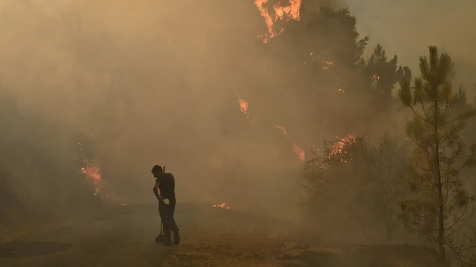 Grécia, Portugal e Espanha enfrentam incêndios florestais severos