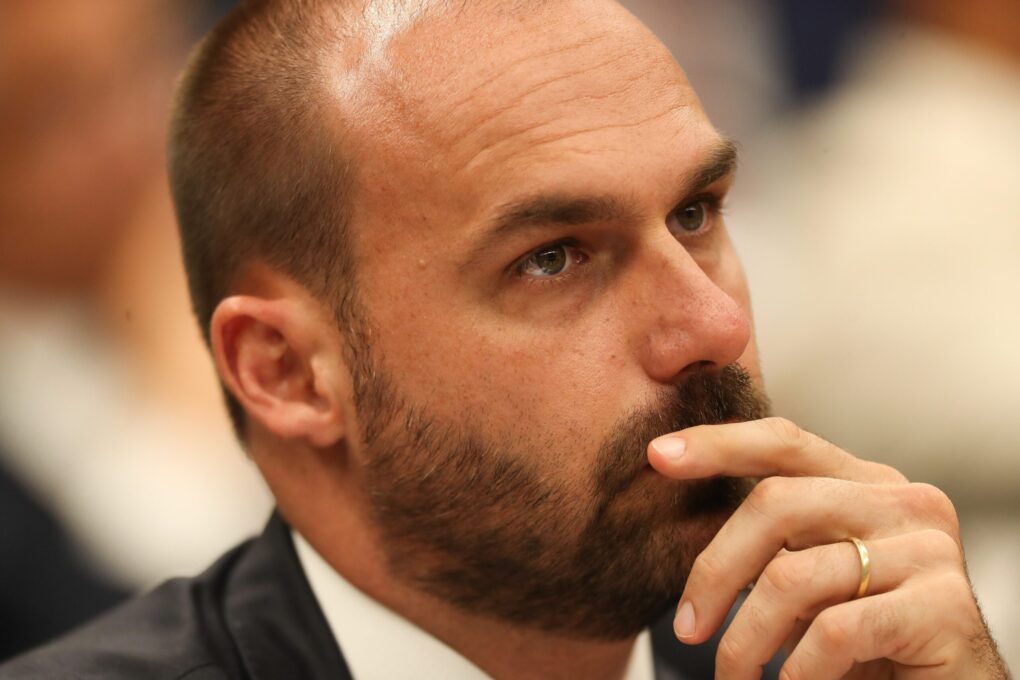 Indiciado, Eduardo Bolsonaro critica PF e diz que investigação mostra 'conversas normais entre pai, filho e seus aliados'