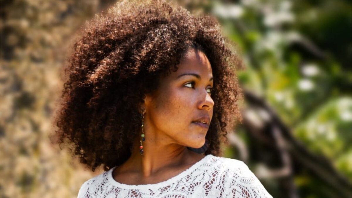 Jerusa Barros - música a partir de Cabo Verde e da Sicilia