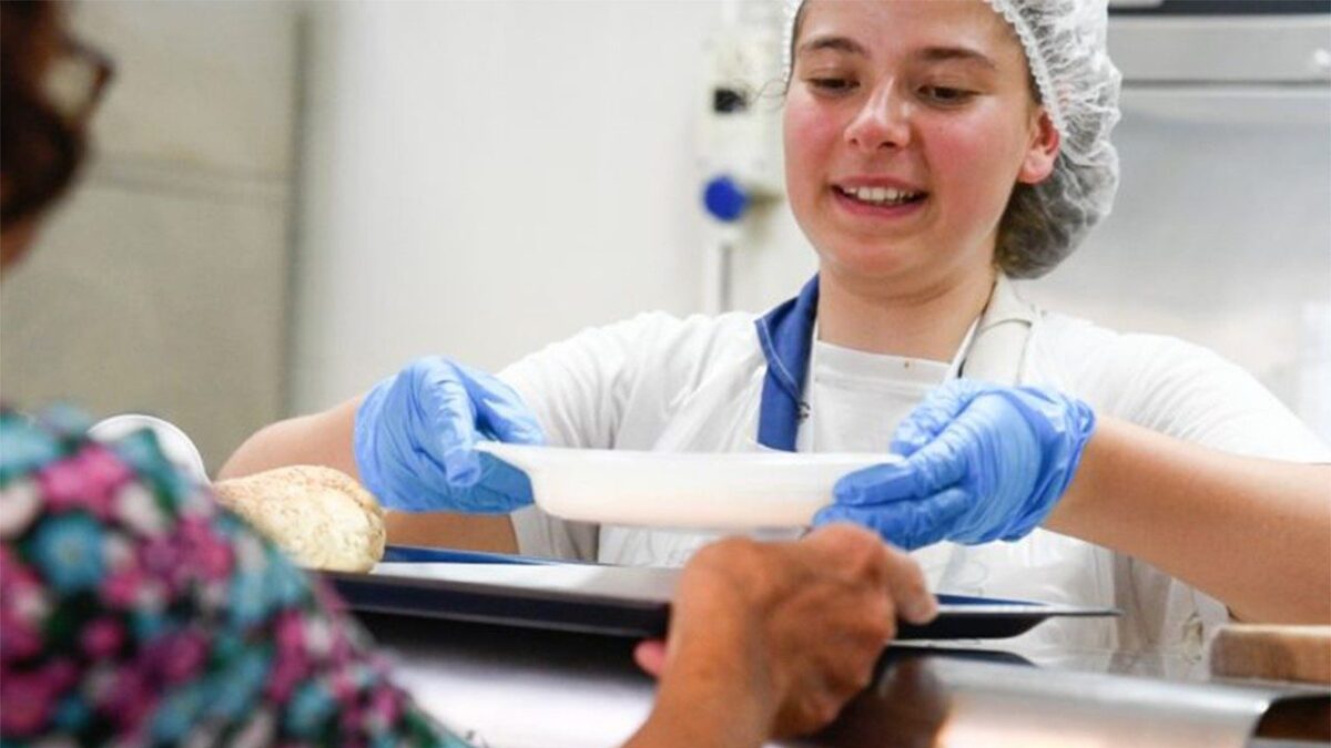 Jovens do Jubileu, voluntários em refeitórios e empórios da solidariedade da Caritas