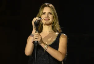 Lana del Rey Muda Nome de Álbum Para 'Stove' (Fogão) E Explica AtraSo No Lançamento