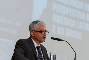 Levitsky analisa riscos de autoritarismo e a defesa da democracia