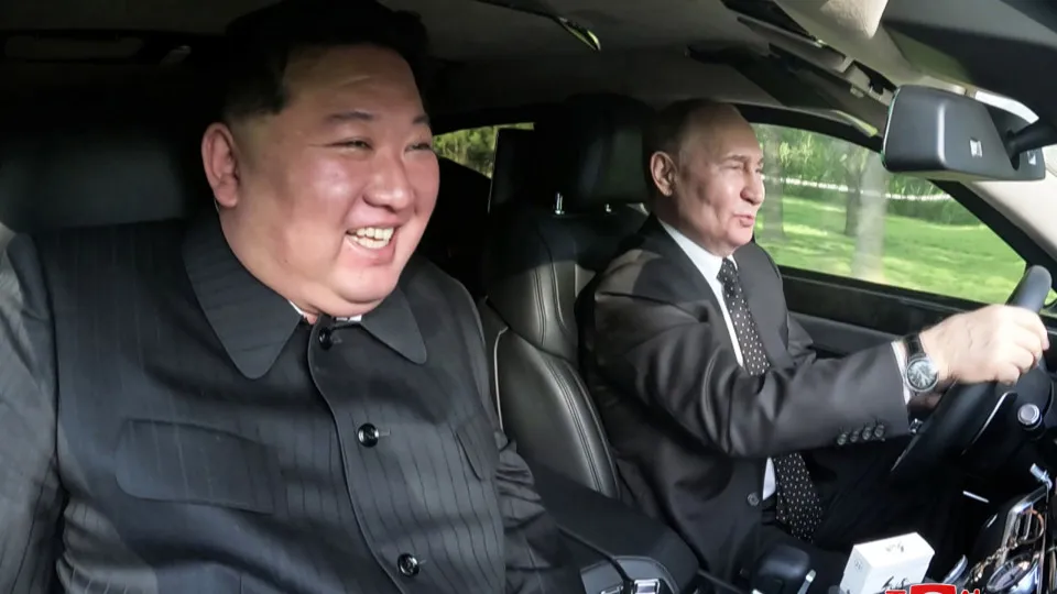 Líder norte-coreano dá "apoio total" a Putin e quer reforçar cooperação