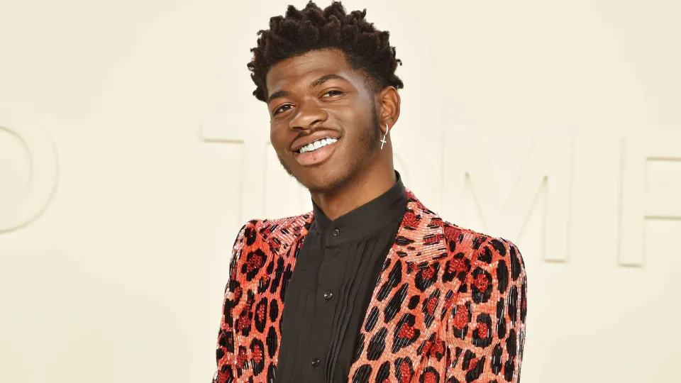 Lil Nas X, do hit 'Old Town Road', é flagrado de cueca na rua e internado