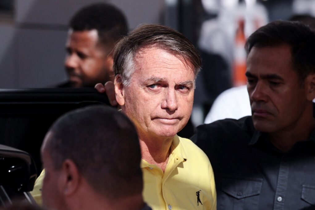 Moraes dá 48 horas para Bolsonaro explicar descumprimento de medidas cautelares e risco de fuga